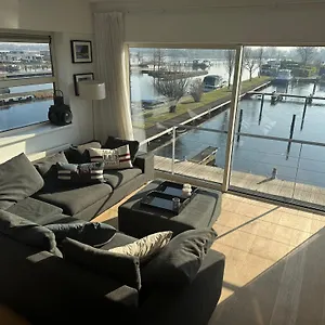  Ferienhaus The Boathouse With Boat Niederlande